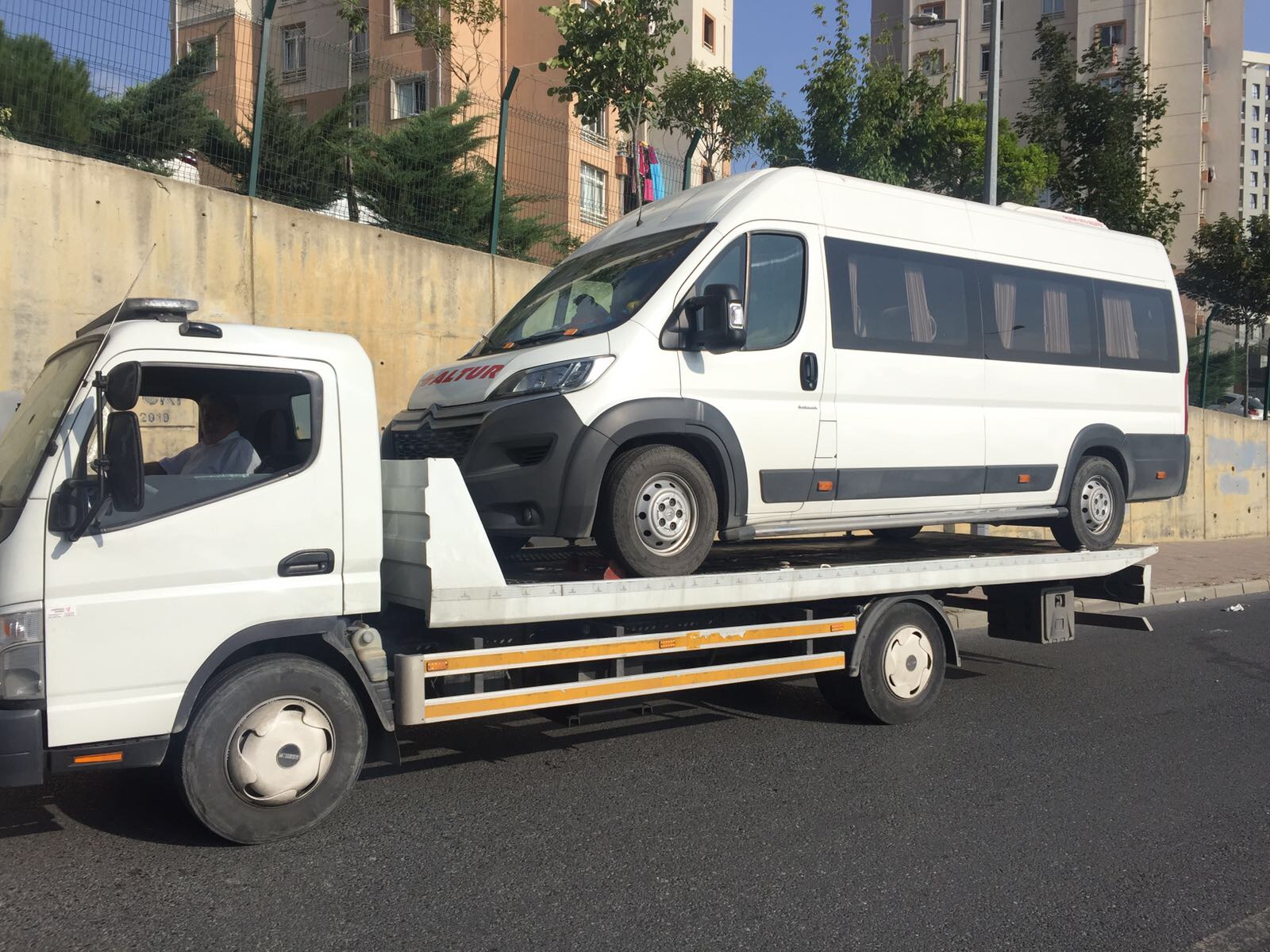 Zübeydehanım Oto Çekici, Kurtarıcı ve Yol Yardım